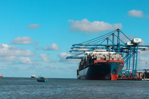 Marine-grade 316 stainless steel used in shipbuilding and offshore engineering with corrosion-resistant performance in seawater environments